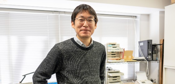 岡本　佳比古　教授